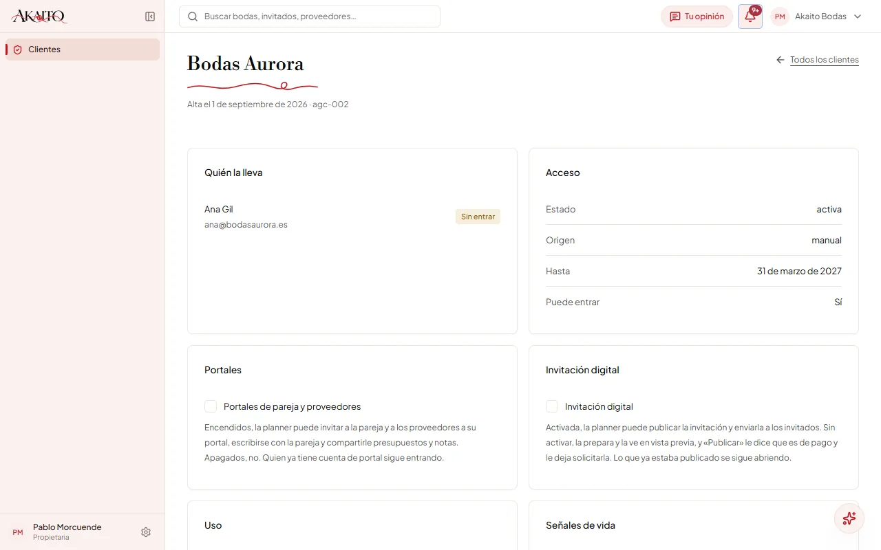 La ficha de una agencia en Clientes, con las tarjetas «Portales» e «Invitación digital» y sus casillas. Es la demostración.
