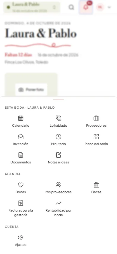 En el móvil: la barra de abajo, con el botón «+» en el centro, y la hoja que abre «Más» con el resto de secciones.