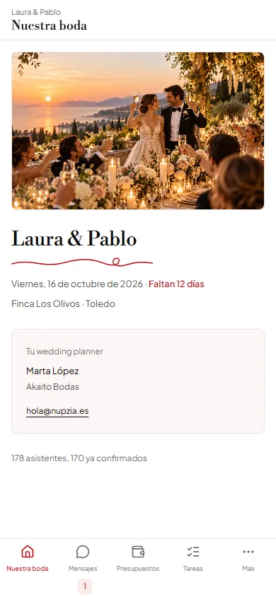 El portal en el móvil de Laura: «Nuestra boda» y la hoja «Más» con el resto de secciones.