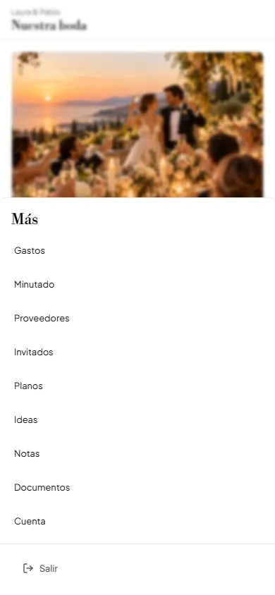El portal en el móvil de Laura: «Nuestra boda» y la hoja «Más» con el resto de secciones.